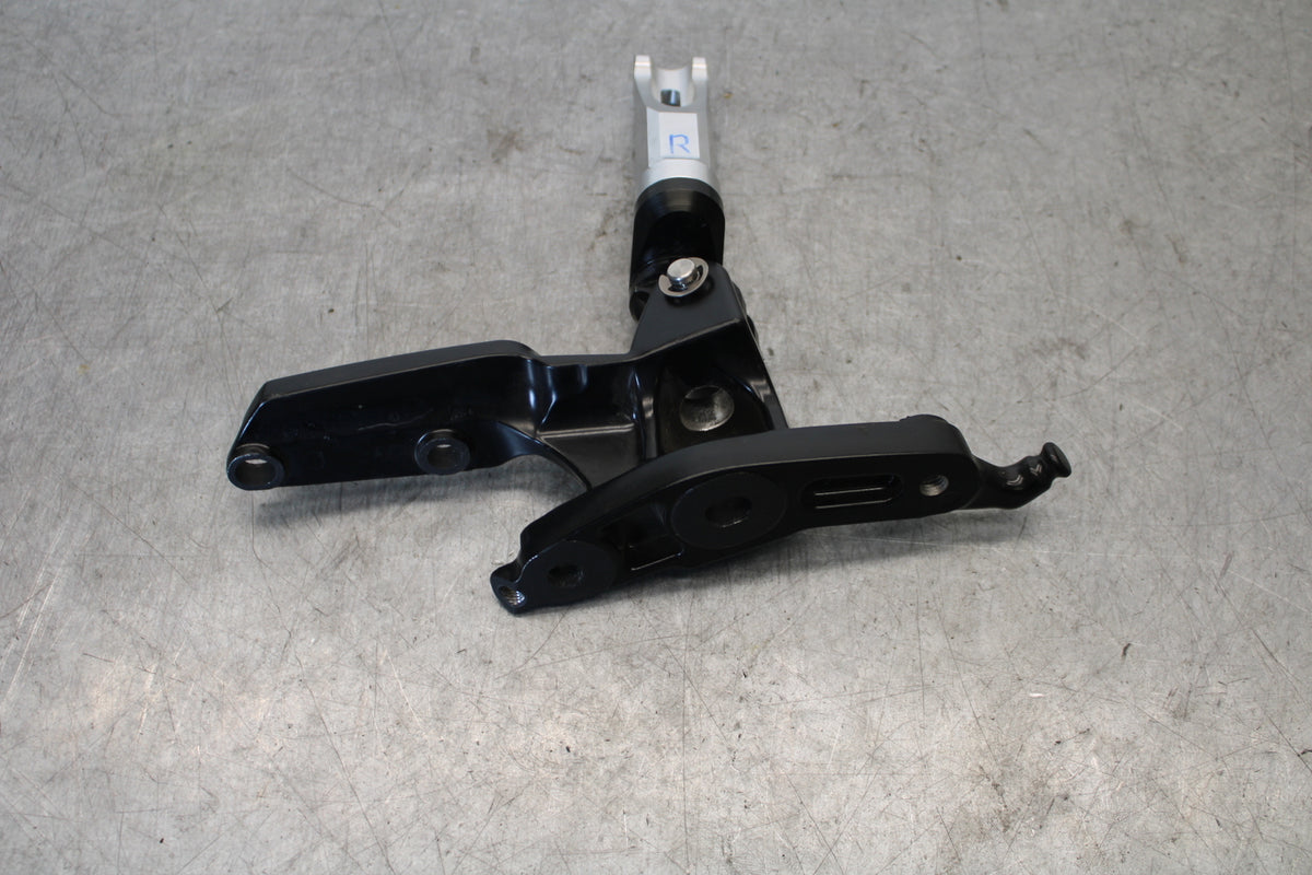 19-21 TRIUMPH SPEED TWIN 1200 RIGHT REARSET REAR SET DRIVER FOOT PEG BB653