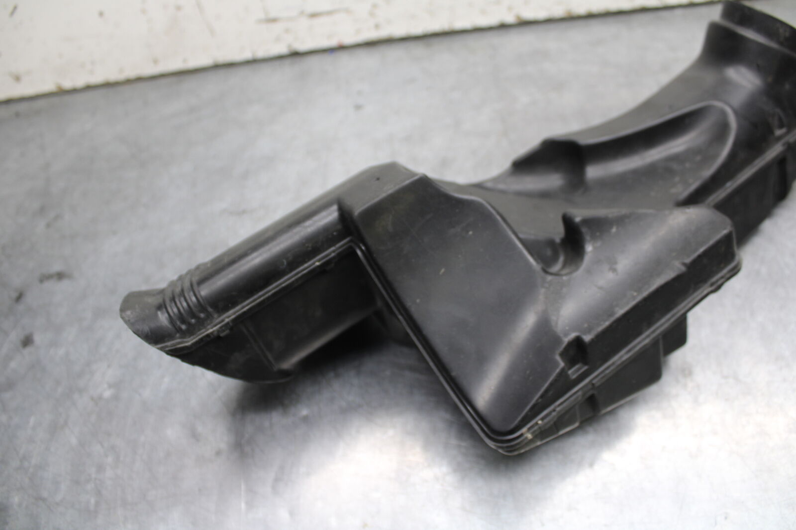 06-07 SUZUKI GSXR 600 RIGHT RAM AIR INTAKE DUCT TUBE BB737