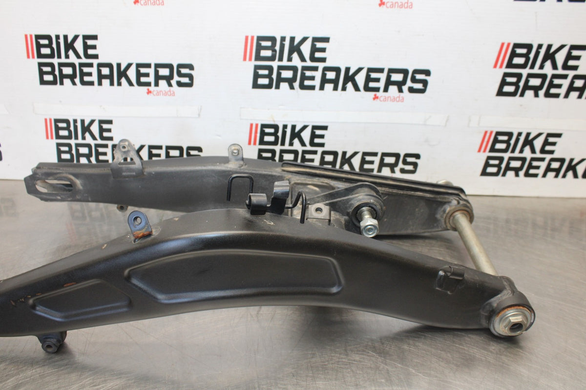 23 KAWASAKI NINJA 650 EX650 REAR SWINGARM BACK SUSPENSION SWING ARM BB920