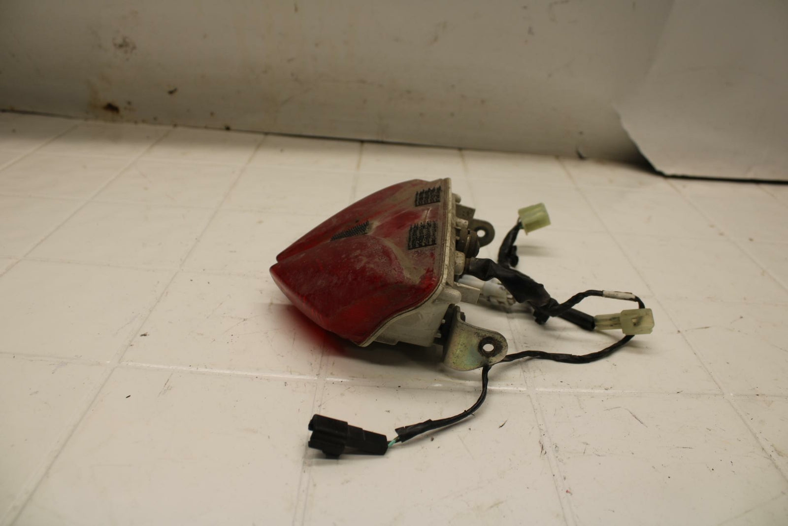 08-10 SUZUKI GSXR750 REAR TAIL TAILLIGHT BACK BRAKE LIGHT BB396