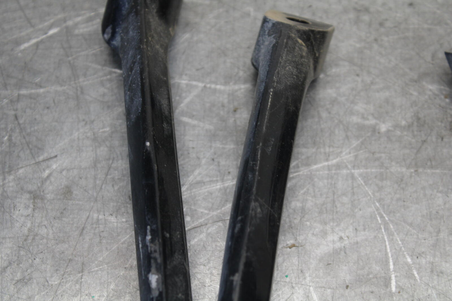 06-07 SUZUKI GSXR 600 REAR BACK PASSENGER PEG SET PAIR BB694