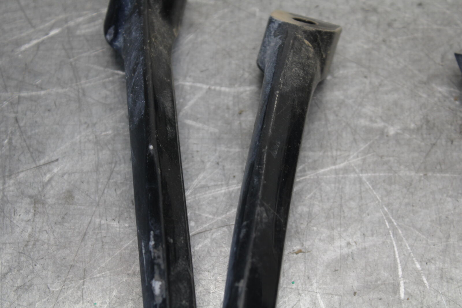 06-07 SUZUKI GSXR 600 REAR BACK PASSENGER PEG SET PAIR BB694
