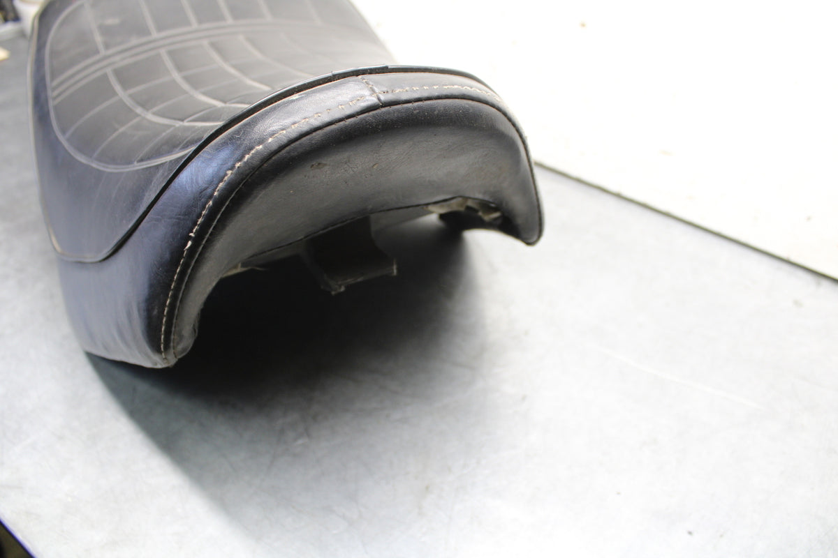 82-83 YAMAHA MAXIM 750 FRONT DRIVERS SEAT BB671