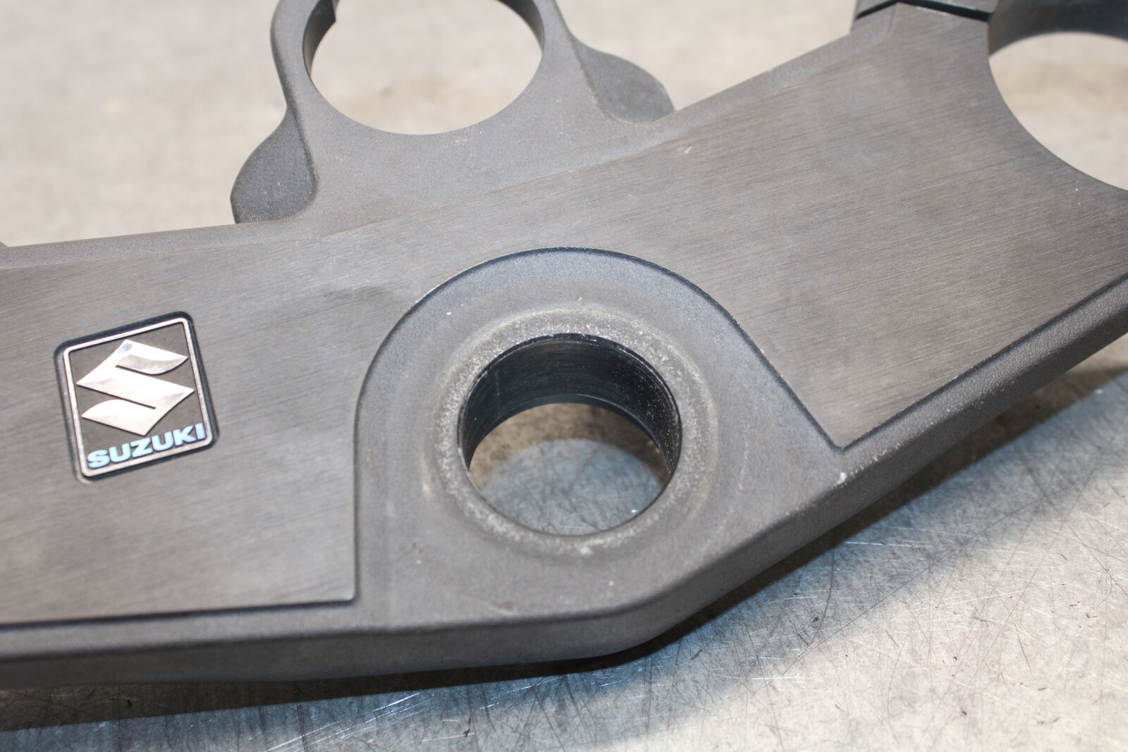 05-06 SUZUKI GSXR1000 FORKS UPPER TRIPLE TREE CLAMP 51311-41G00 BB663