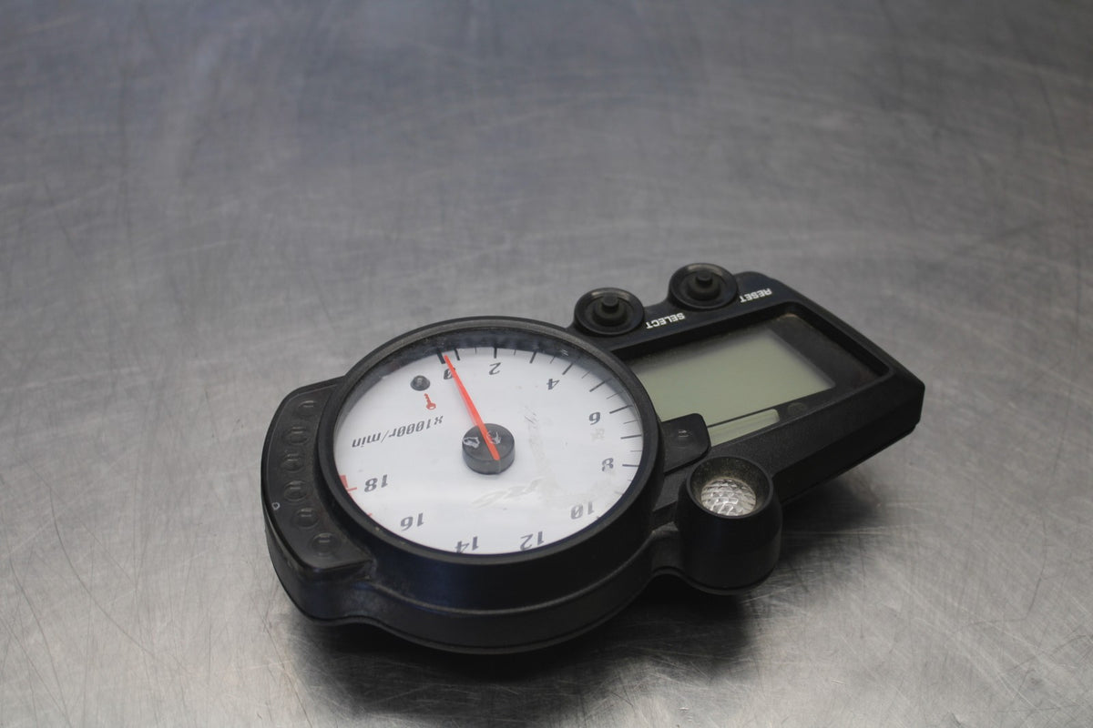 05 YAMAHA YZF R6 SPEEDO TACH GAUGES DISPLAY CLUSTER SPEEDOMETER TACHOMETER BB890