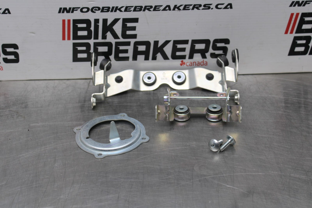 22-25 YAMAHA YZF R7 GAS TANK FUEL CELL PETROL RESERVOIR BRACKET MOUNT BB850