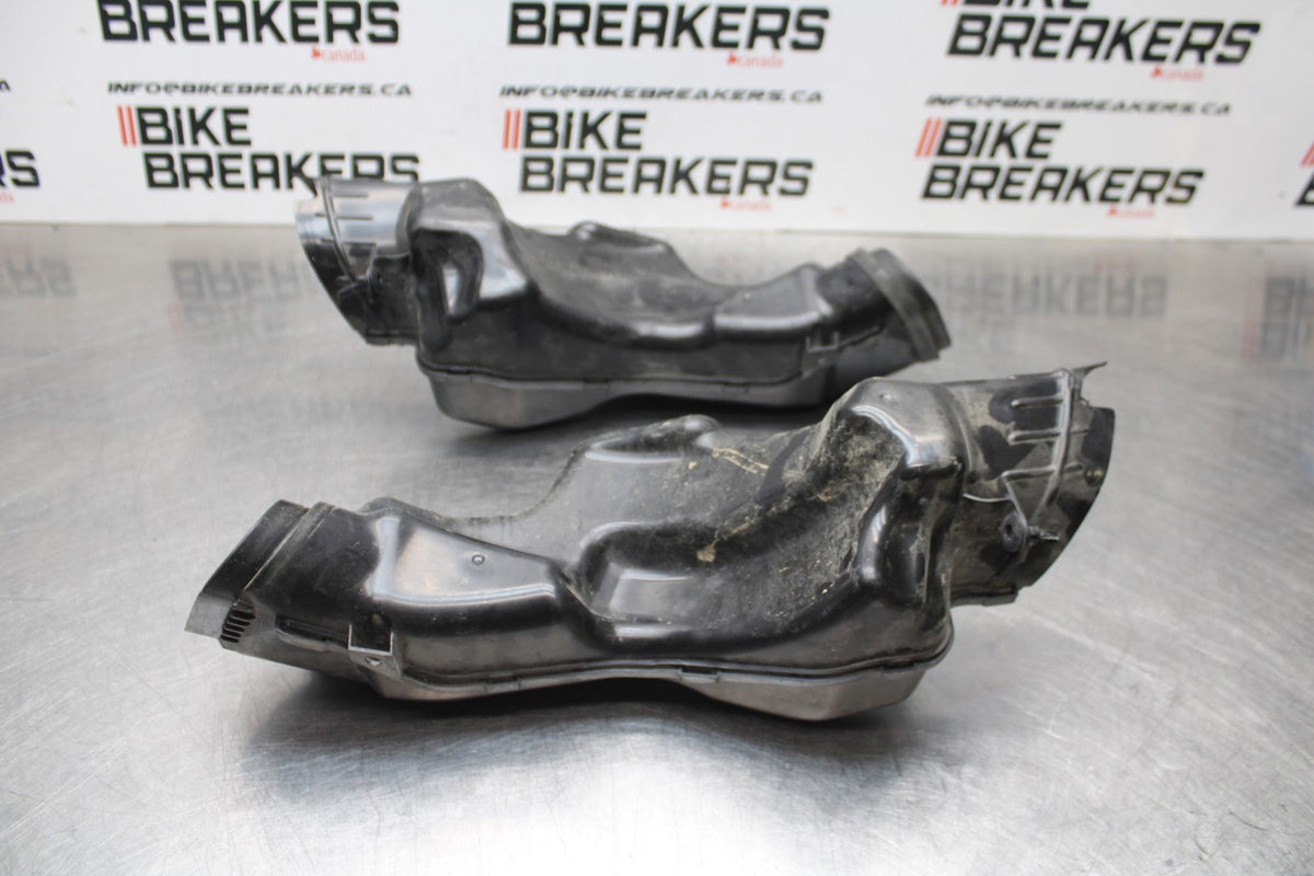 07 SUZUKI GSXR1000 RIGHT LEFT AIR INTAKE DUCTS BB770