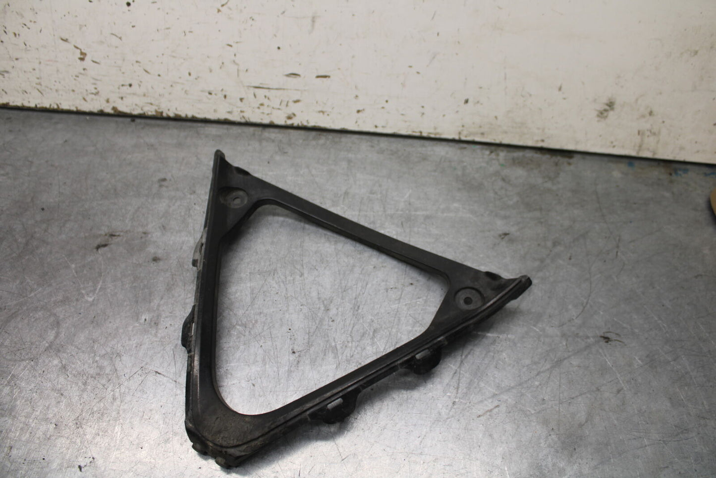 08-09 SUZUKI GSXR600 FRONT LOWER INNER EXHAUST V FAIRING COWL GUARD BB728