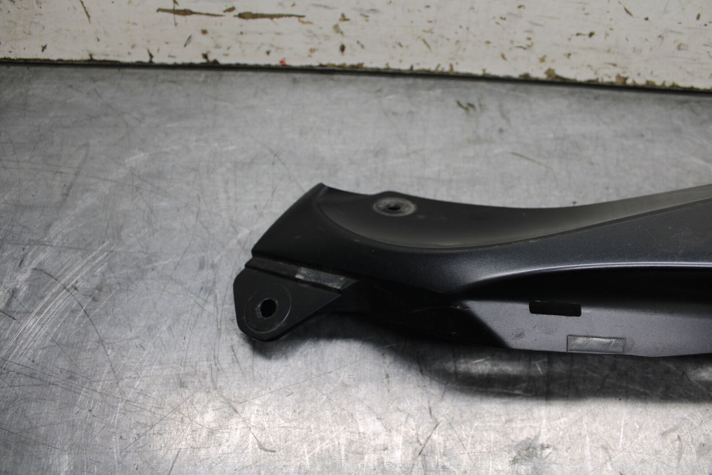 08-10 SUZUKI GSXR 600  RIGHT FRONT UPPER MID SIDE FAIRING COWL PLASTIC BB630