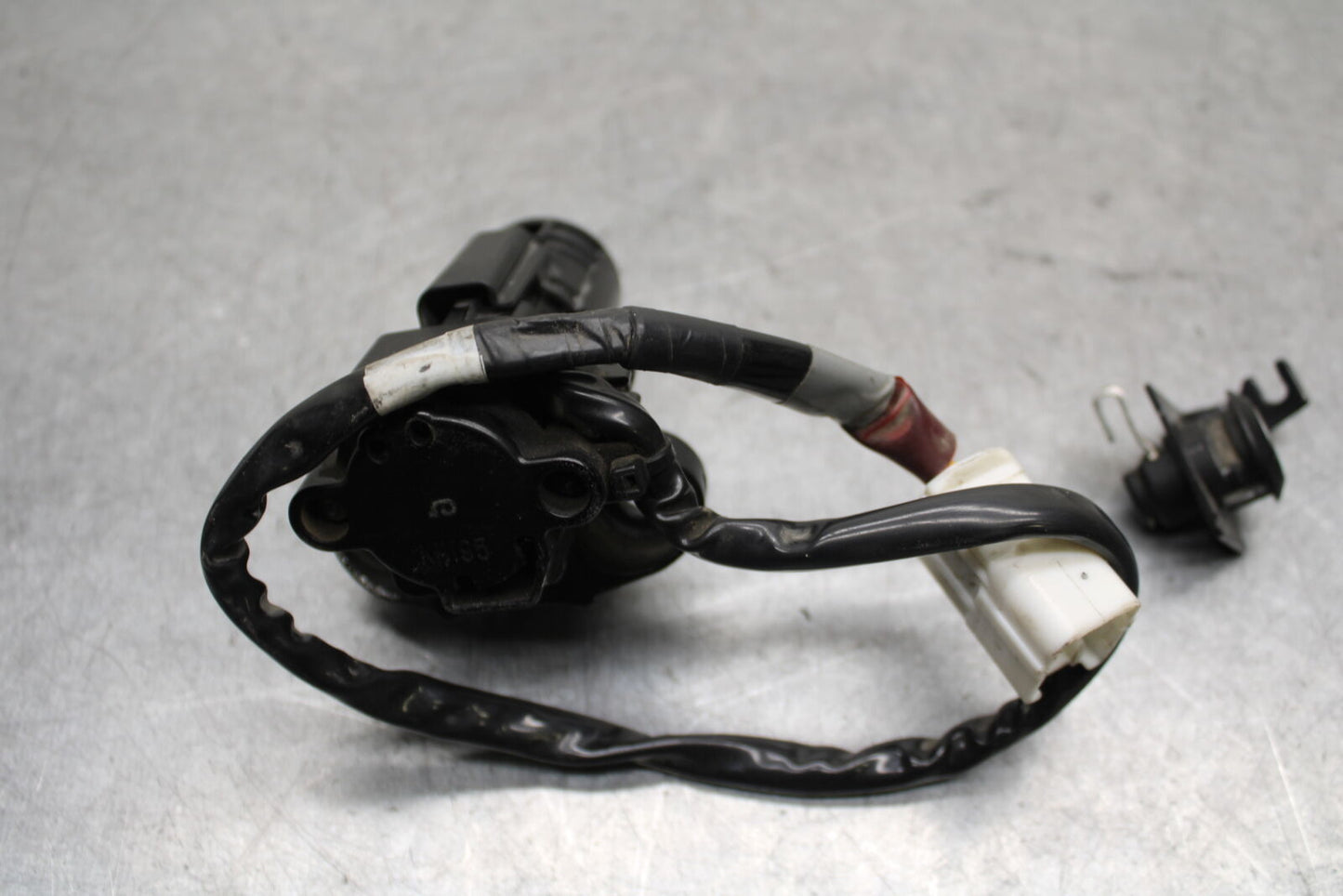 16 KAWASAKI NINJA ZX10R IGNITION LOCK  AND SEAT LOCK BB650