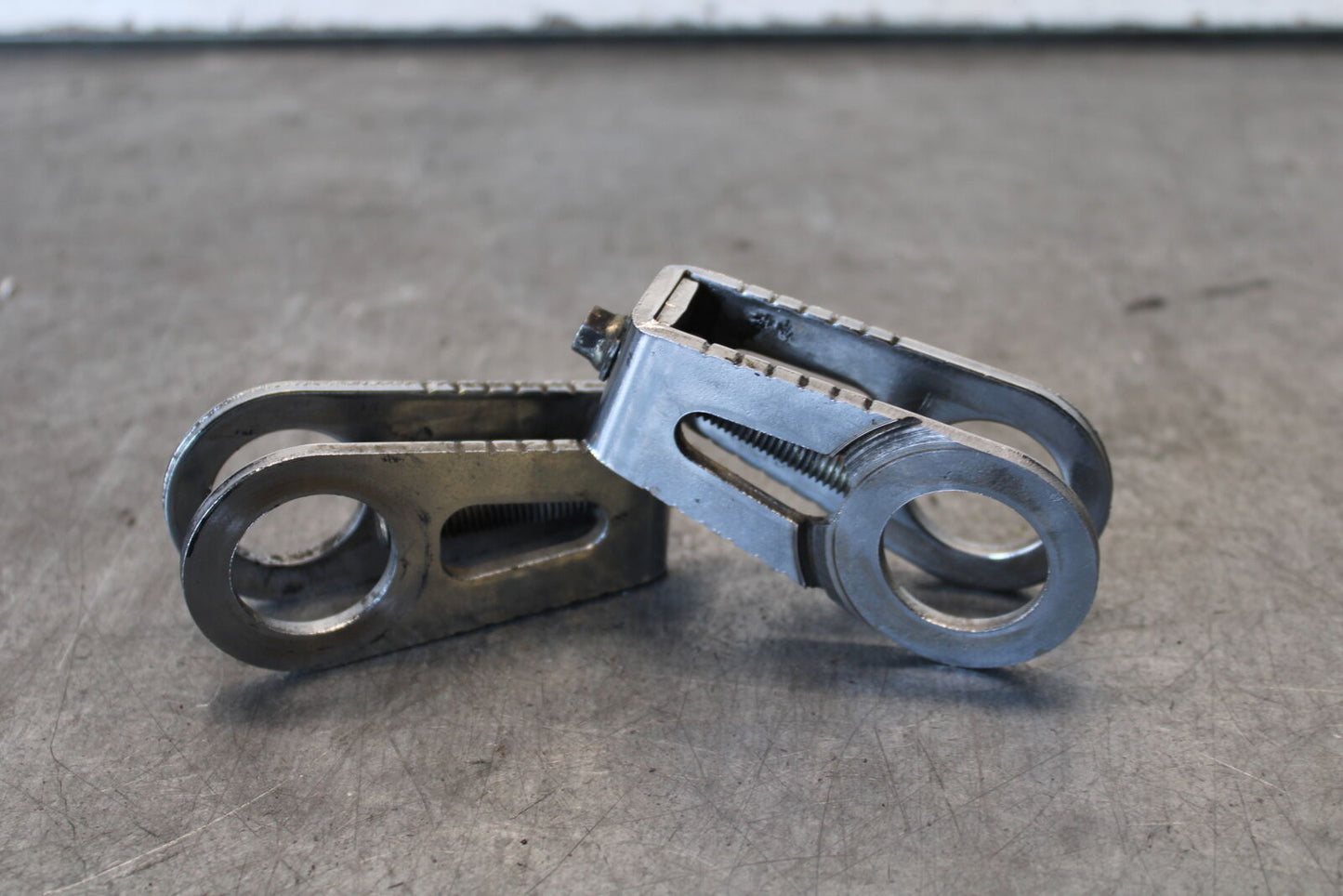 03-04 HONDA CBR600RR SWINGARM CHAIN TENSIONER ADJUSTMENT BRACKETS BB661