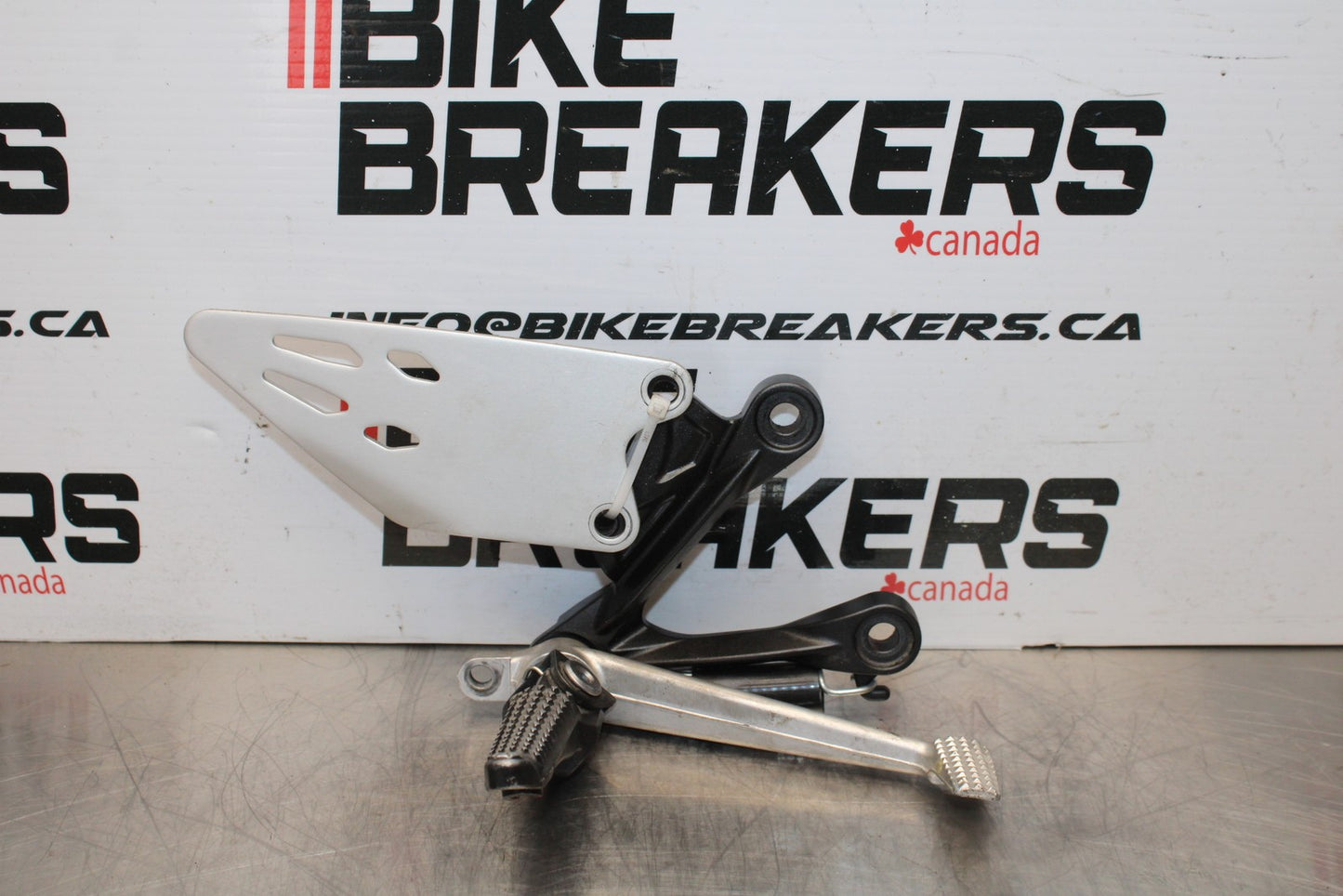 21-23 KAWASAKI NINJA ZX6R RIGHT REARSET REAR SET DRIVER FOOT PEG REST STOP BB179