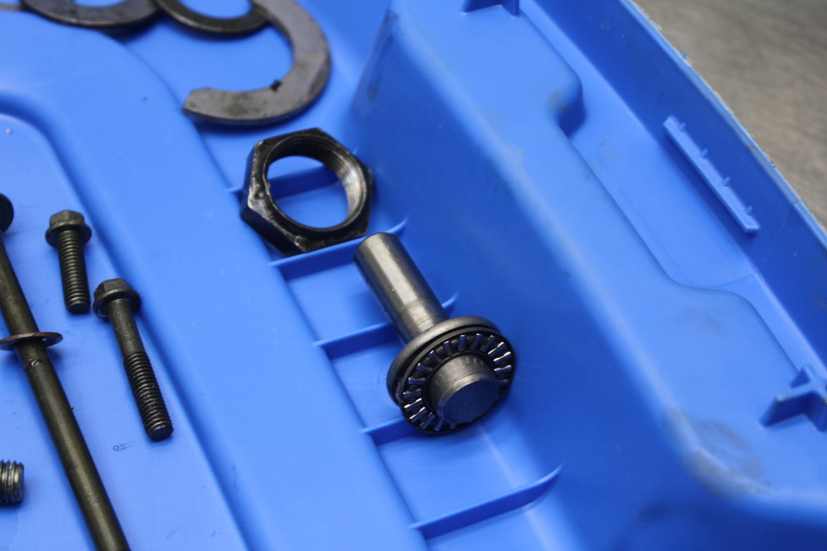 03 SUZUKI GSXR600 ENGINE MOUNTING BOLTS HARDWARE MOTOR SCREWS BB801