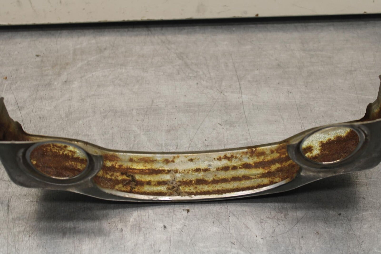 80-83 SUZUKI GS750E LOWER TRIPLE STEM COVER TRIM BB82