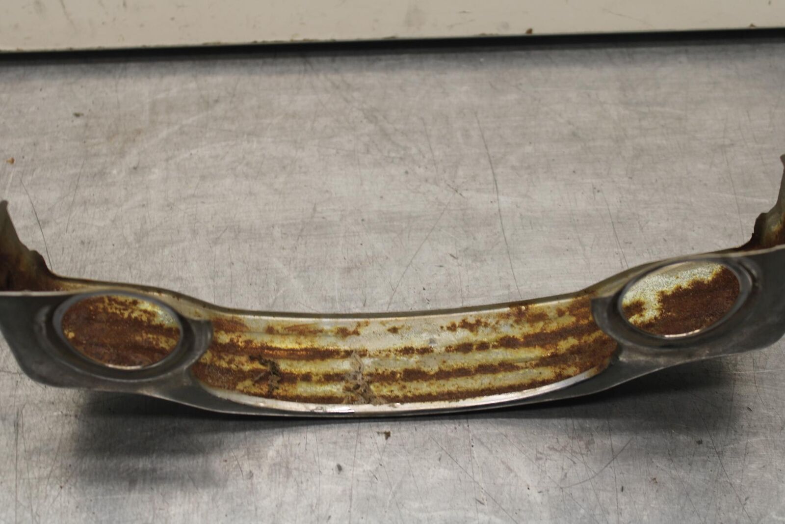 80-83 SUZUKI GS750E LOWER TRIPLE STEM COVER TRIM BB82