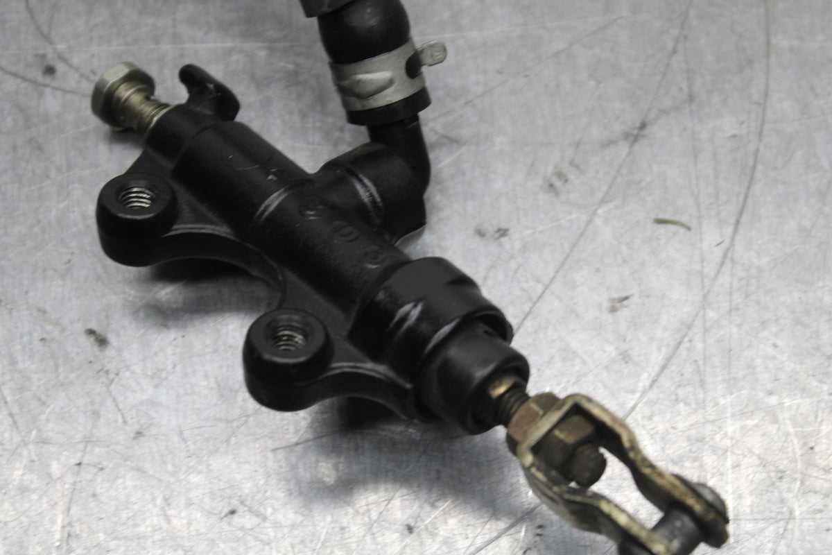 03-04 TRIUMPH DAYTONA 600 REAR BACK BRAKE MASTER CYLINDER W RESERVOIR BB745