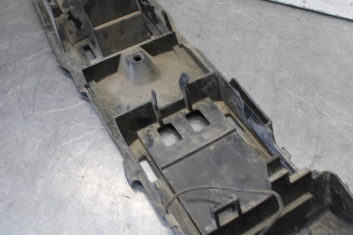 06-07 SUZUKI GSXR 600 REAR BACK TAIL UNDERTAIL BATTERY TRAY PLASTIC BB694