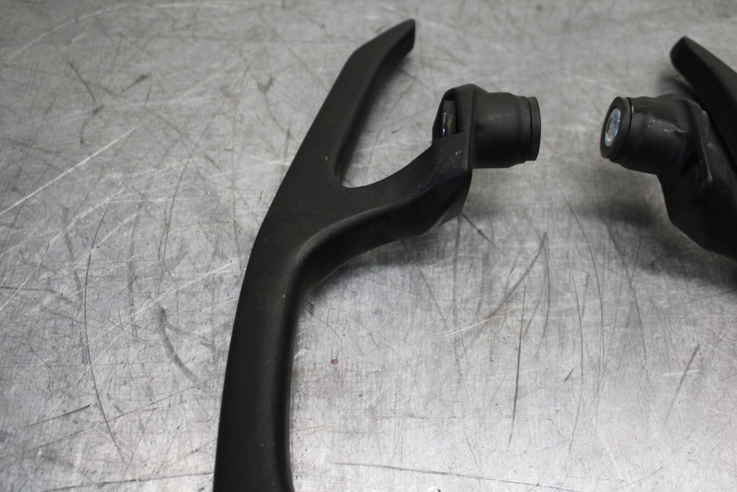 12-17 KAWASAKI ER-6N Z650 PASSENGER REAR SEAT GRAB BAR HANDLE SET BB709