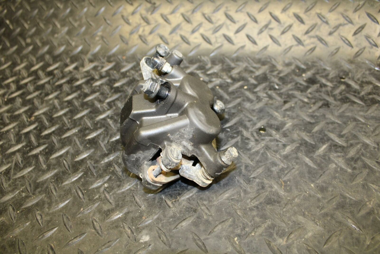 19 YAMAHA YZF R3  FRONT BRAKE CALIPER BB177