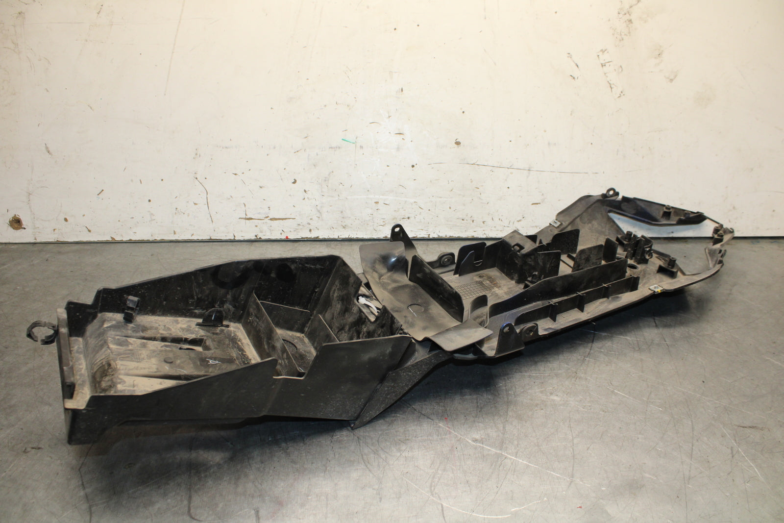 19-22 KAWASAKI Z400 REAR UNDERTAIL & BATTERY TRAY FAIRING COWL FENDER BB708