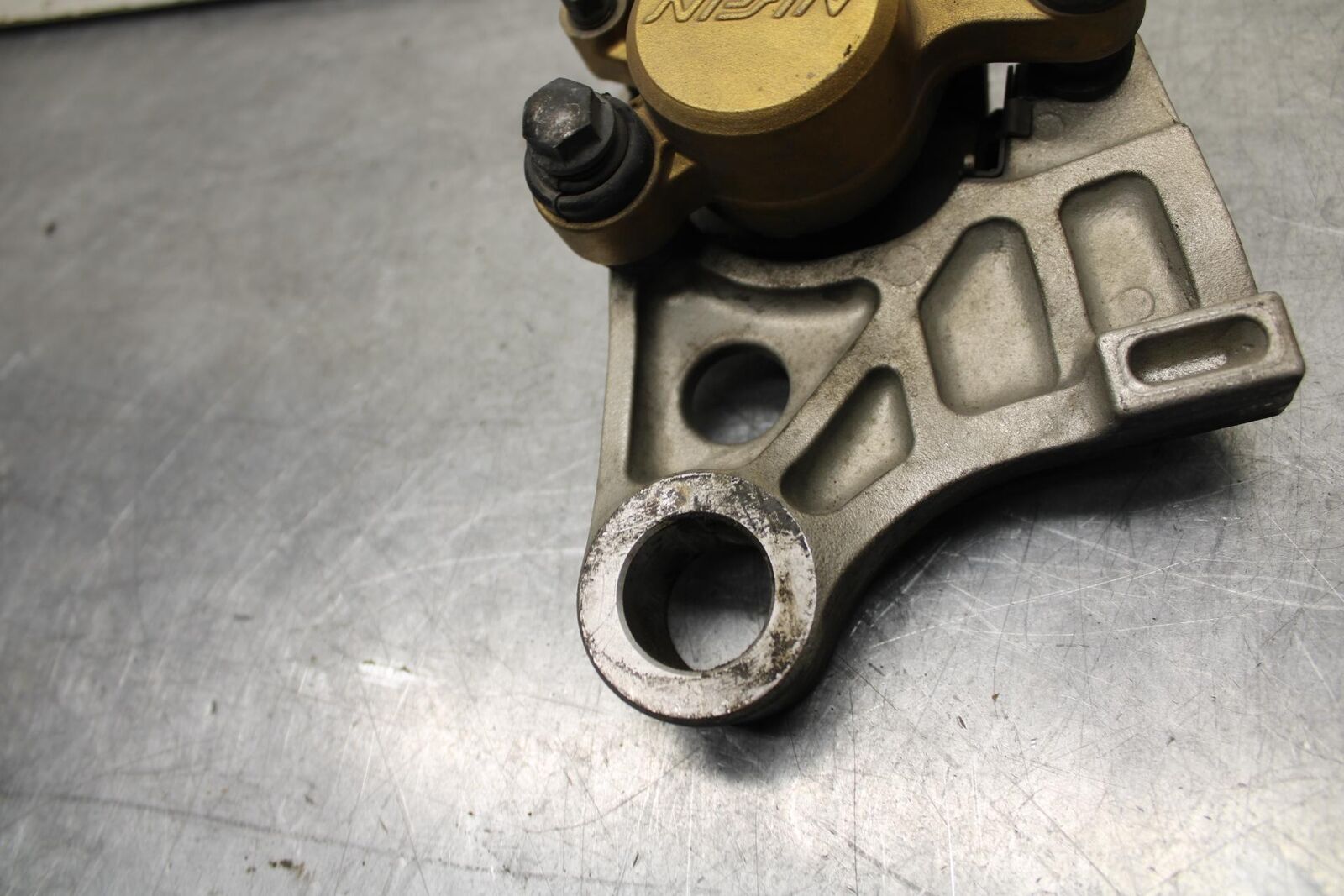 03-04 HONDA CBR600RR REAR  BRAKE CALIPER W MOUNT BRACKET 43150-MEE-006 BB614