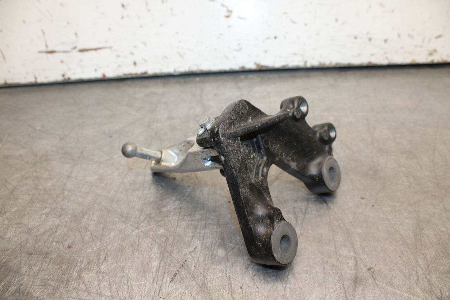 22-24 YAMAHA XSR900 LEFT REARSET REAR SET DRIVER FOOT PEG REST STOP BB710