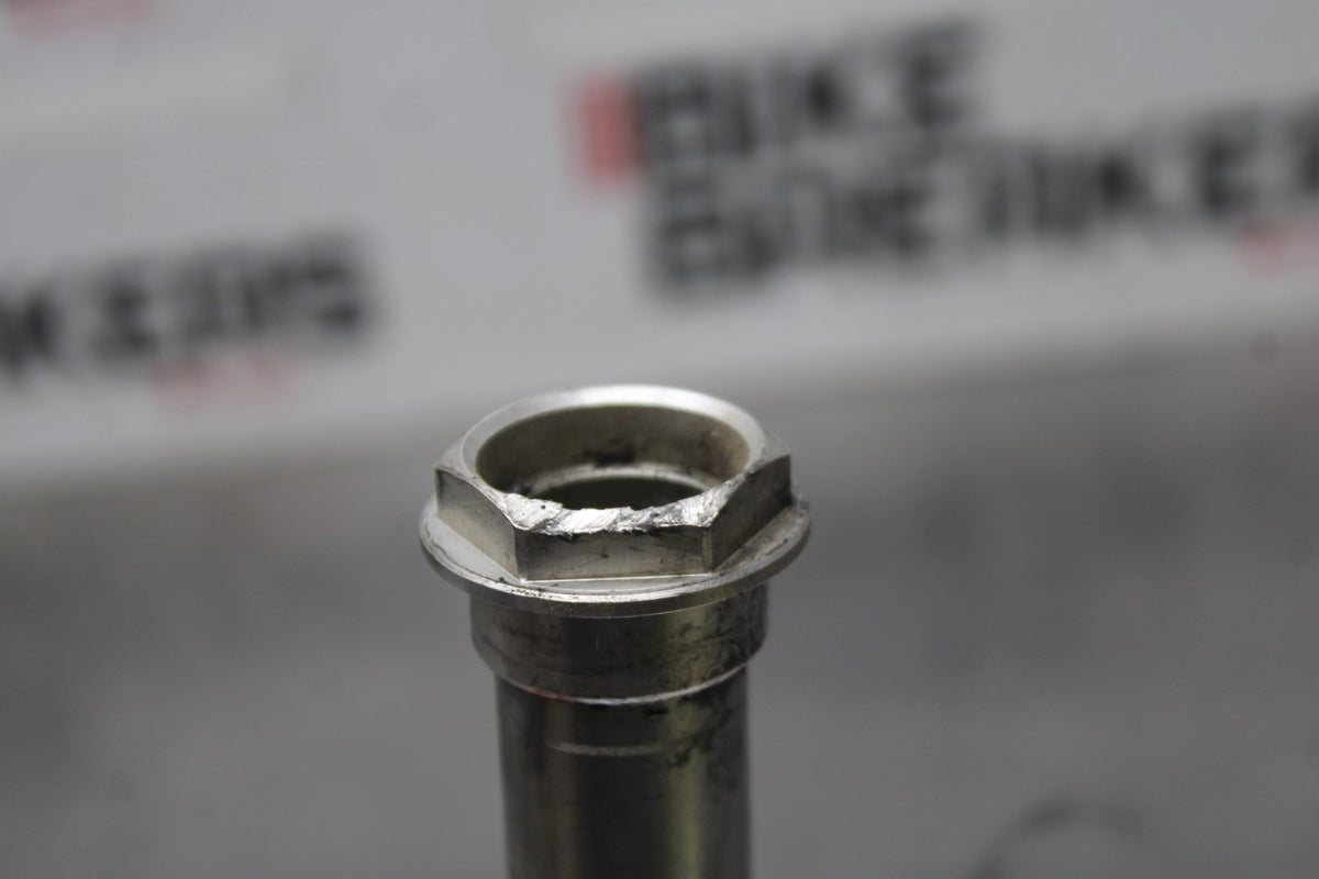 16 DUCATI 959 PANIGALE FRONT WHEEL RIM AXLE PIVOT BOLT BB912