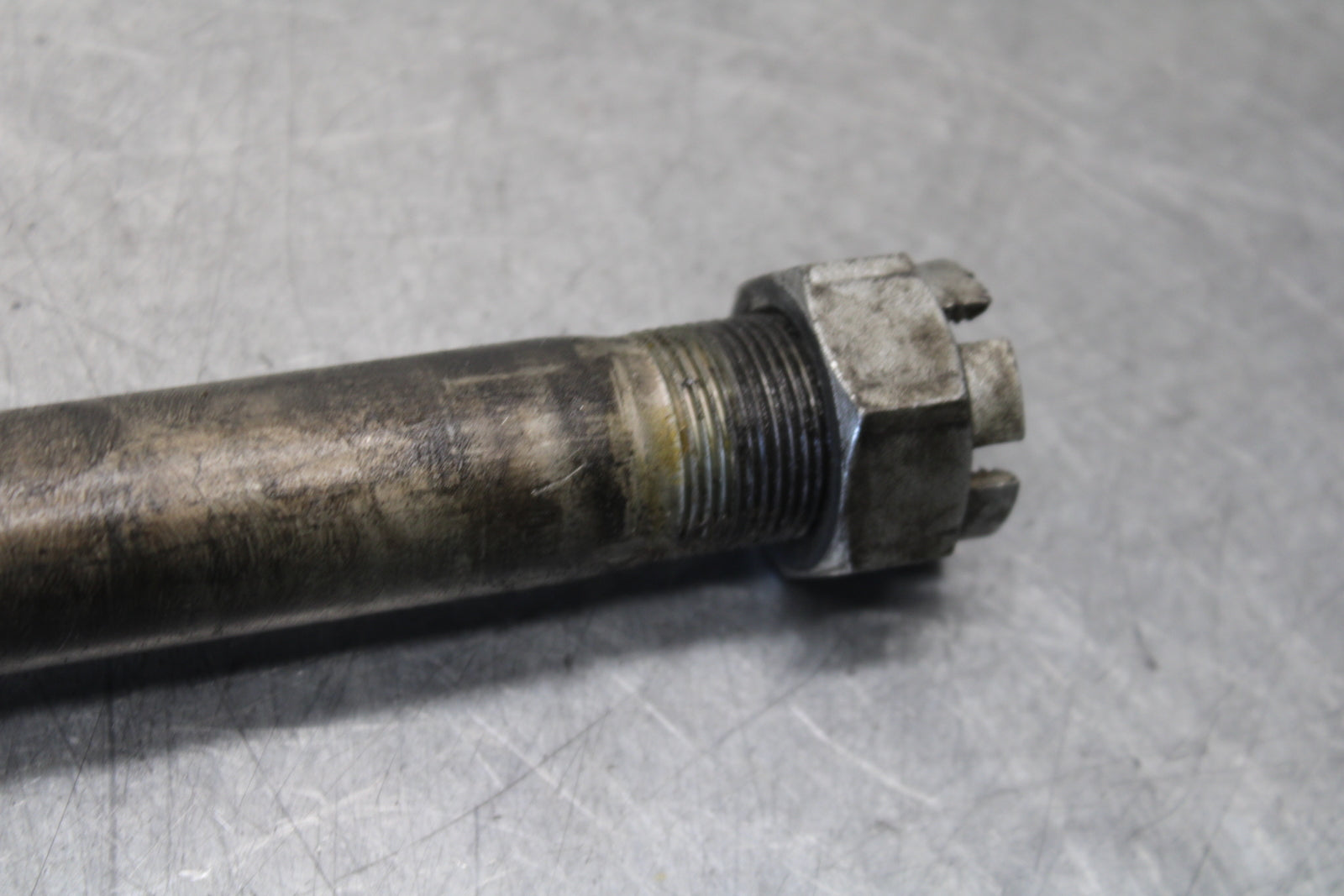 16 KAWASAKI NINJA ZX10R REAR AXLE BACK WHEEL RIM BOLT AXEL 41068-0613 BB650