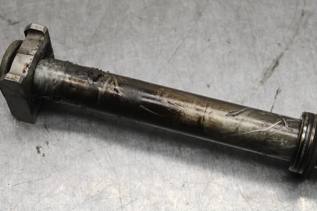 05-06 HONDA CBR600RR REAR AXLE BACK WHEEL RIM PIVOT BOLT AXEL BB727