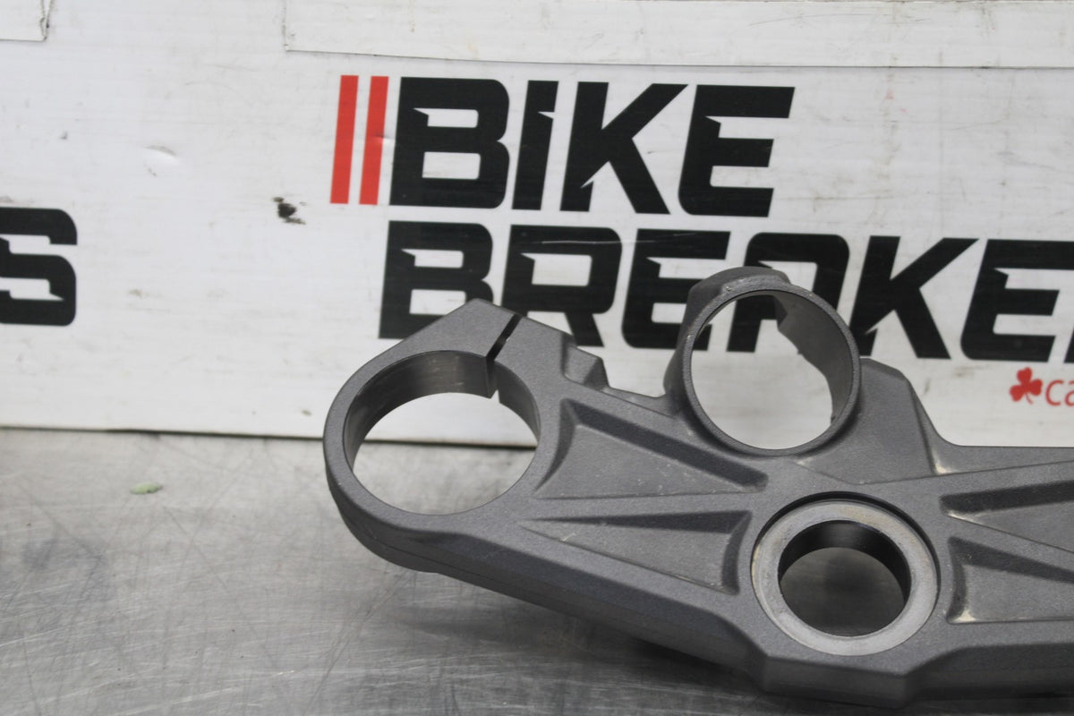 24-25 KAWASAKI NINJA ZX6R FORKS UPPER TRIPLE TREE CLAMP BB939