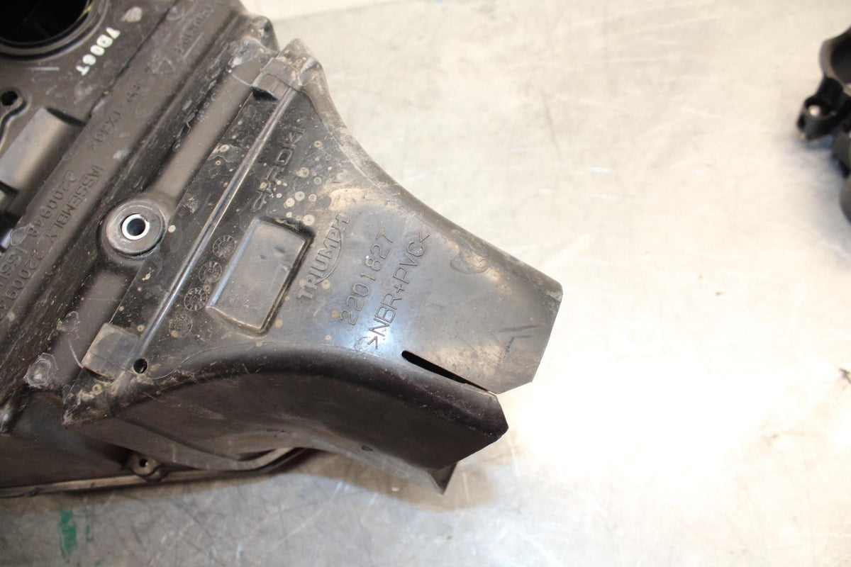 17-21 TRIUMPH STREET TRIPPLE R ABS AIRBOX AIR INTAKE FILTER BOX bb452