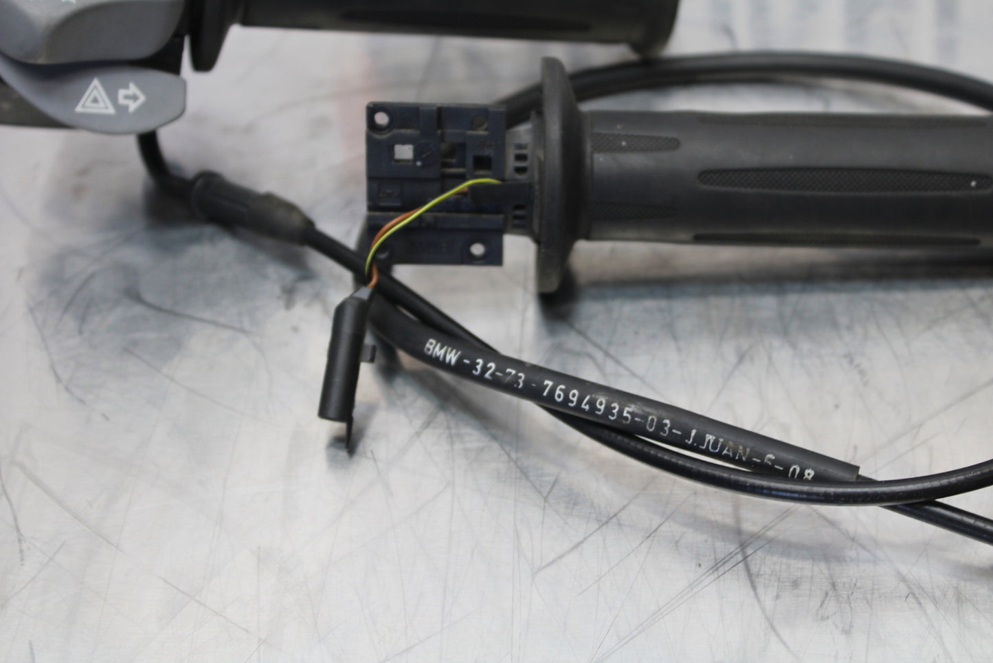 06-12 BMW F800ST THROTTLE CABLE LINE HOUSING GUIDE BB144