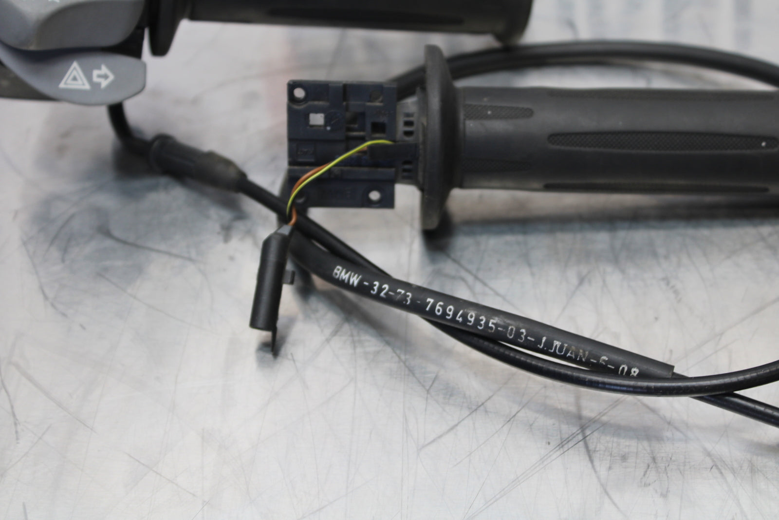 06-12 BMW F800ST THROTTLE CABLE LINE HOUSING GUIDE BB144