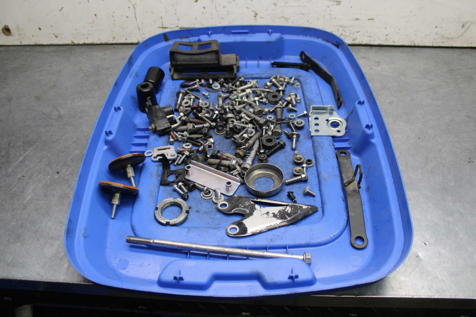 24 KAWASAKI NINJA 500 ABS MOUNTING BOLTS HARDWARE MOTOR SCREWS BB744