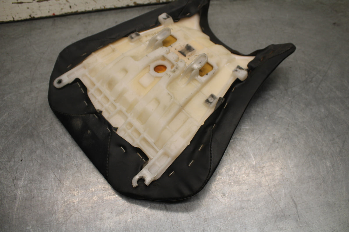 05-06 HONDA CBR600RR FRONT DRIVERS SEAT PAD SADDLE PILLION BB727
