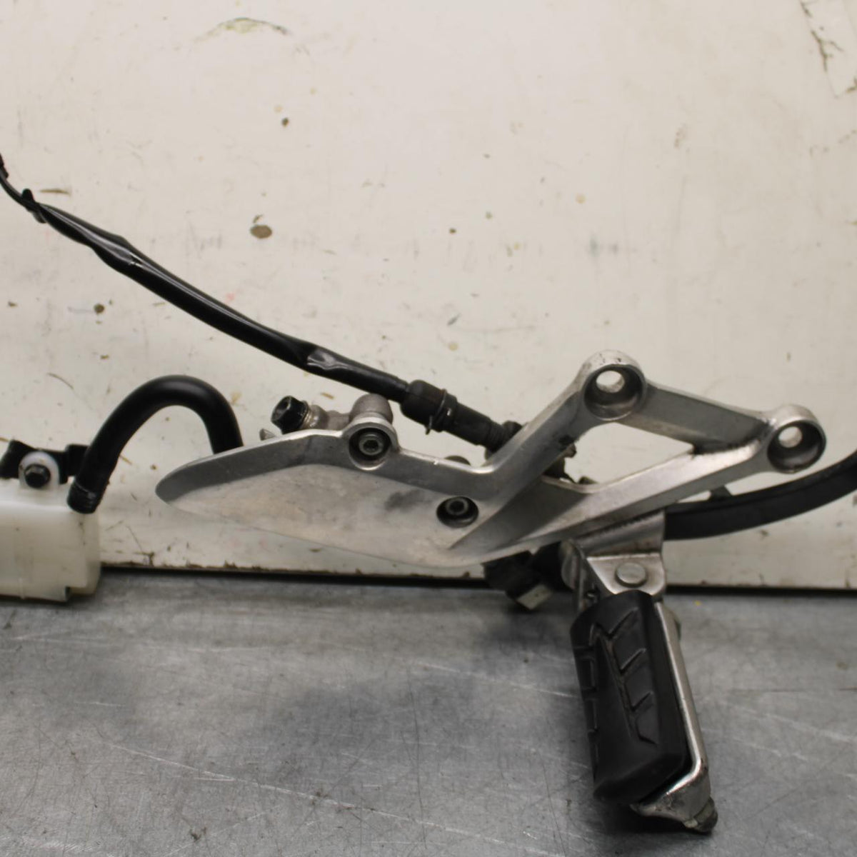 15-18 HONDA CB300FA RIGHT REARSET REAR SET DRIVER FOOT PEG REST STOP BB646