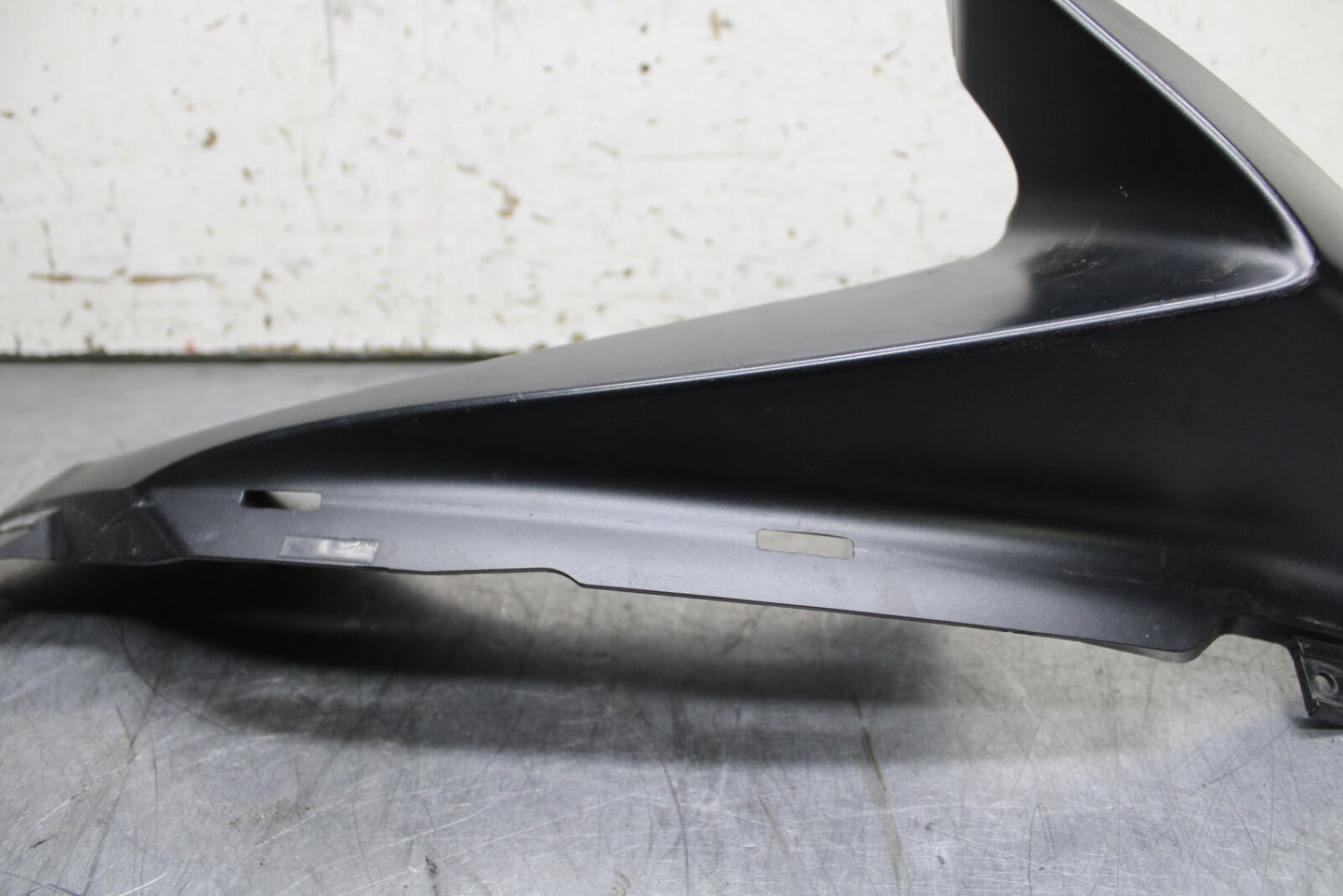08-10 SUZUKI GSXR 600  RIGHT FRONT UPPER MID SIDE FAIRING COWL PLASTIC BB630