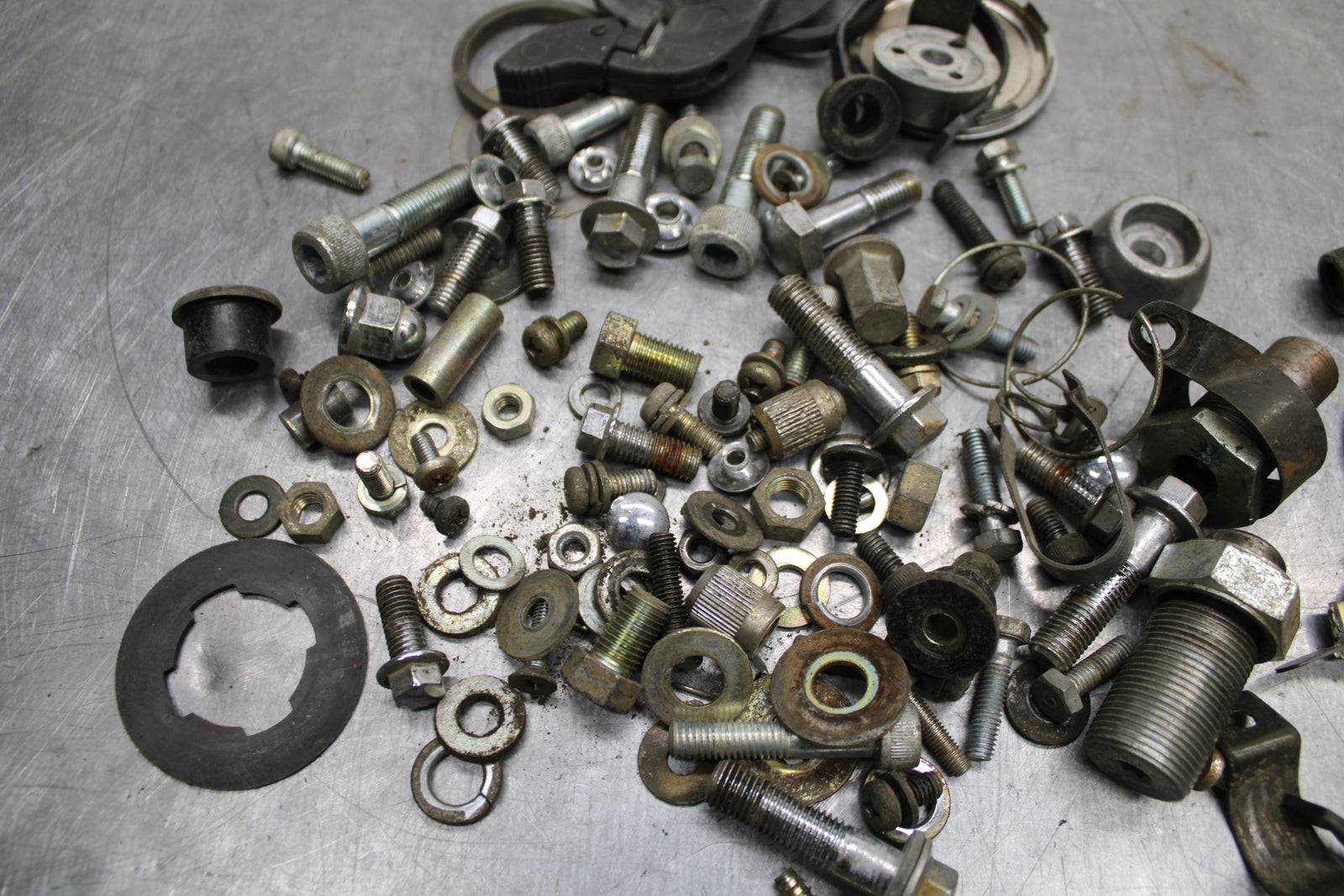 1984 Yamaha Virago 1000 ENGINE MOUNTING BOLTS HARDWARE MOTOR SCREWS BB117