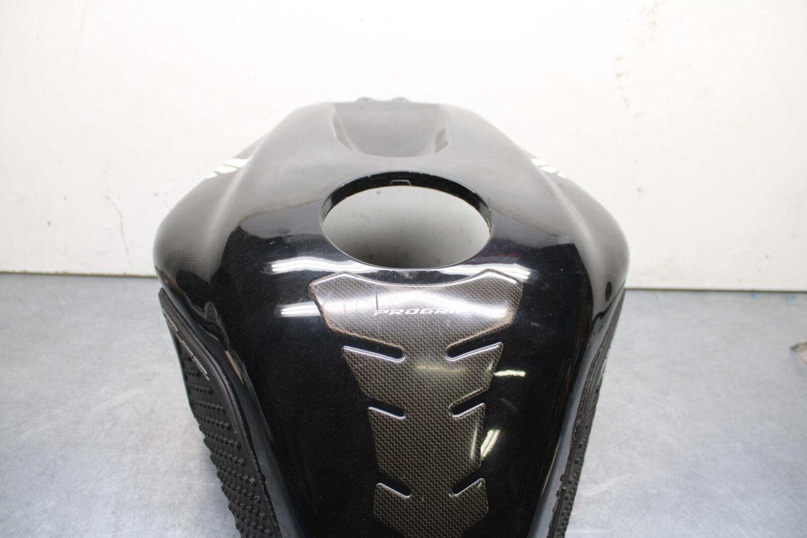 03-04 HONDA CBR600RR GAS TANK FUEL CELL COVER FAIRING COWL BB628