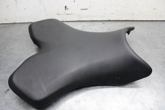 04-06 YAMAHA YZF R1 FRONT DRIVERS SEAT PAD SADDLE PILLION 5VY-24710-00-00 BB659