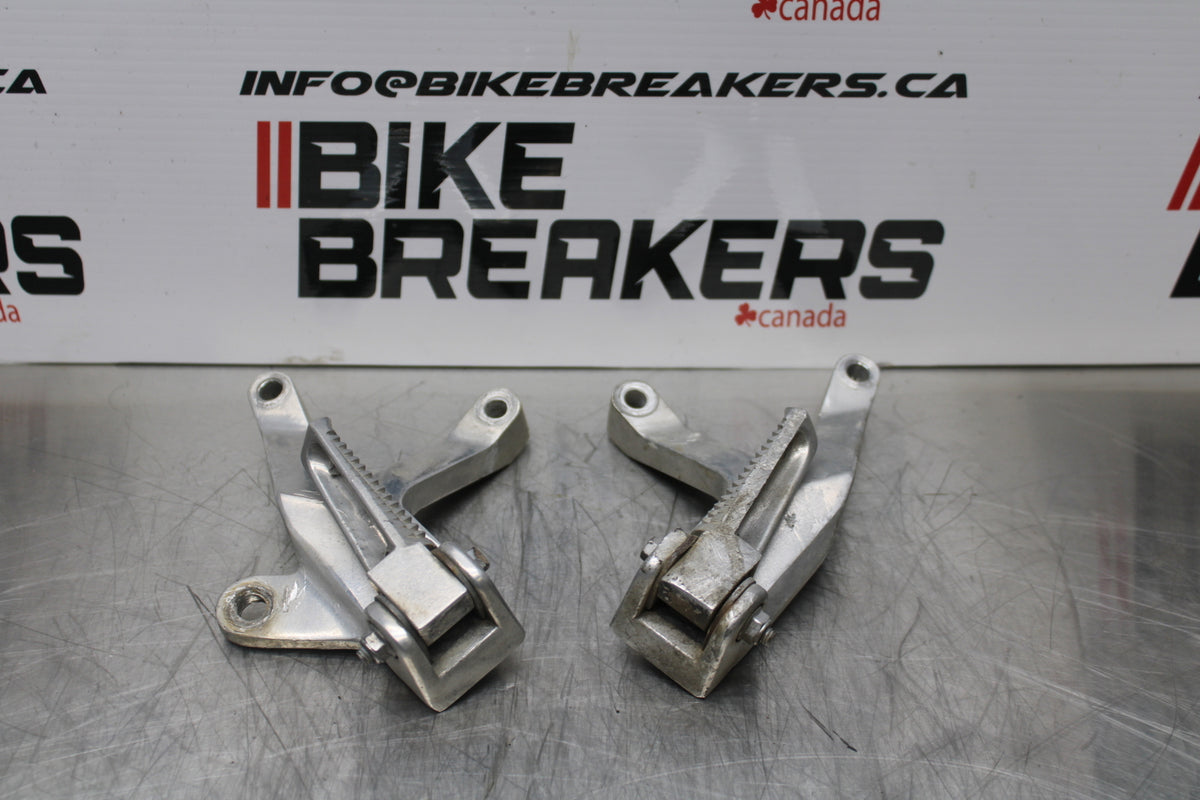 96-07 YAMAHA YZF600R REAR BACK PASSENGER PEG SET PAIR BB158