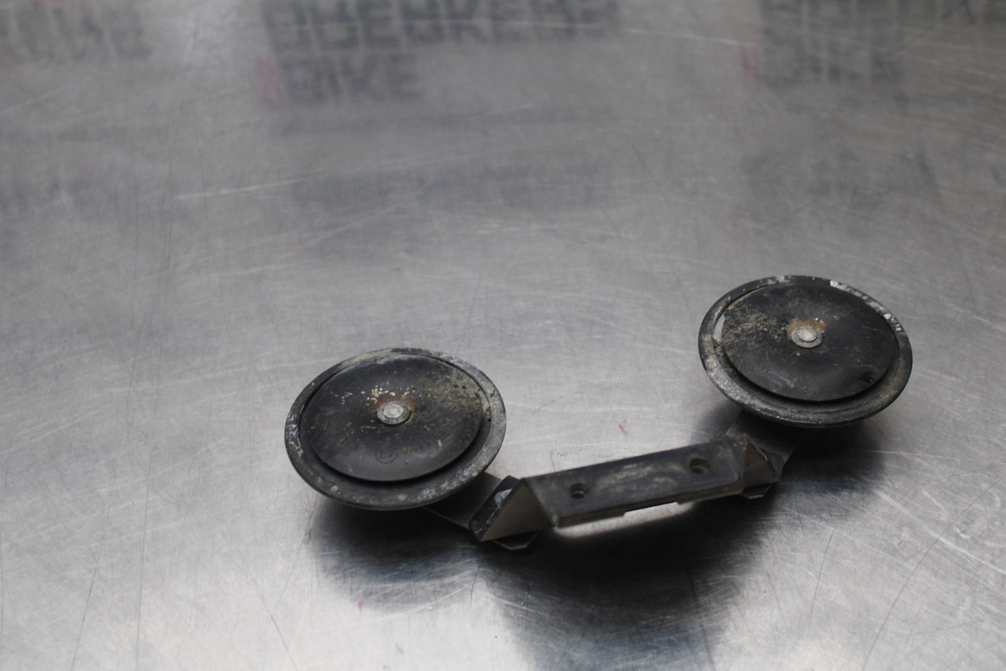 03-08 KAWASAKI VULCAN 1600 HORN SIGNAL SET & BRACKET BB196