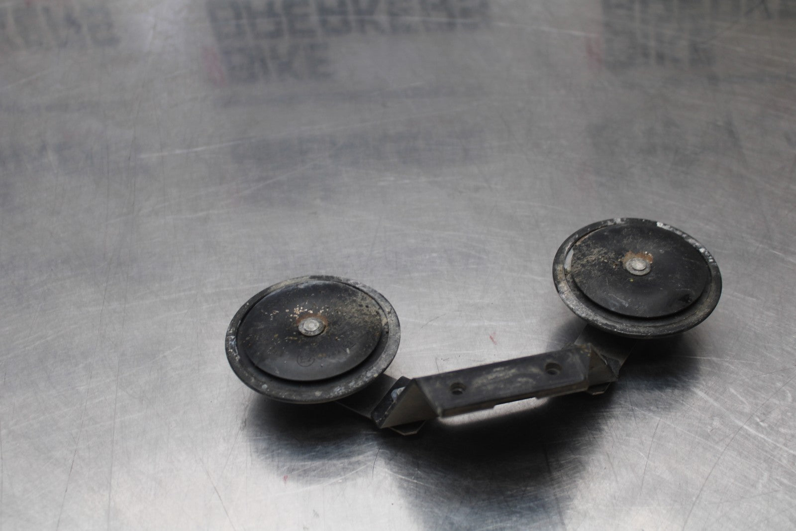 03-08 KAWASAKI VULCAN 1600 HORN SIGNAL SET & BRACKET BB196