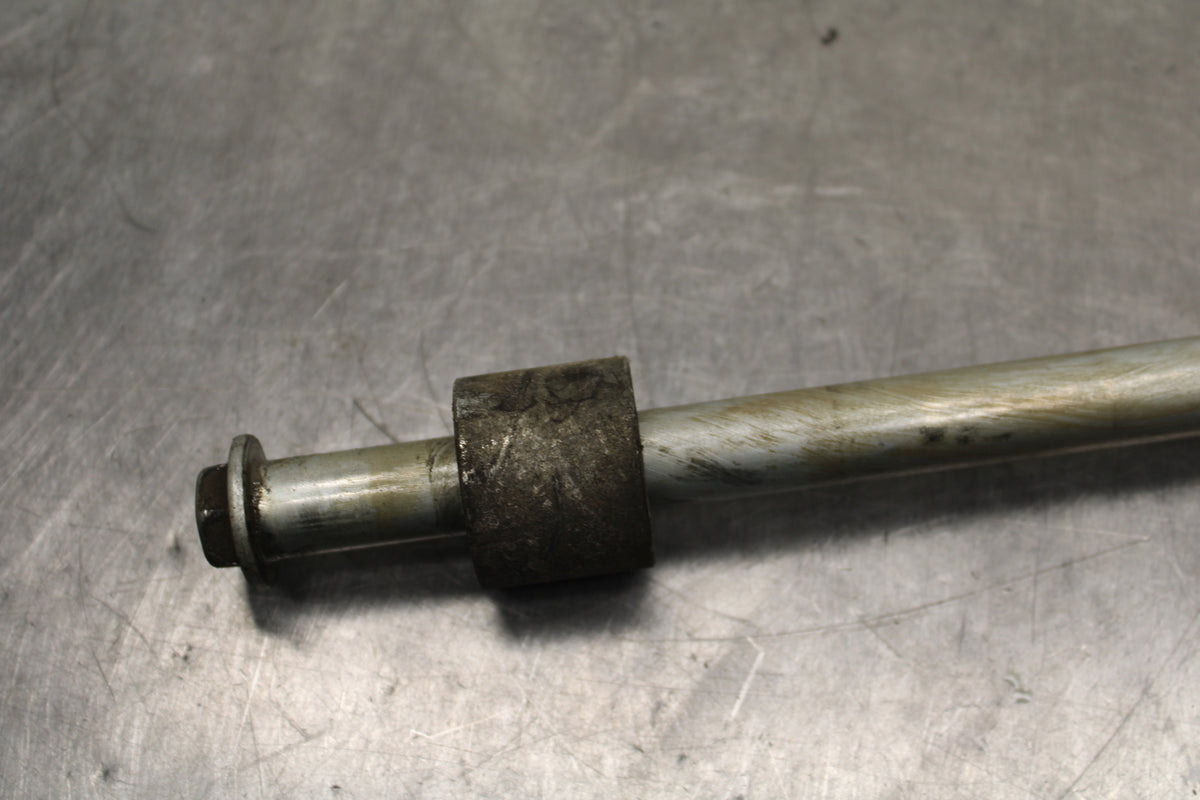 04 SUZUKI INTRUDER 800 REAR AXLE BACK WHEEL RIM PIVOT BOLT AXEL BB758