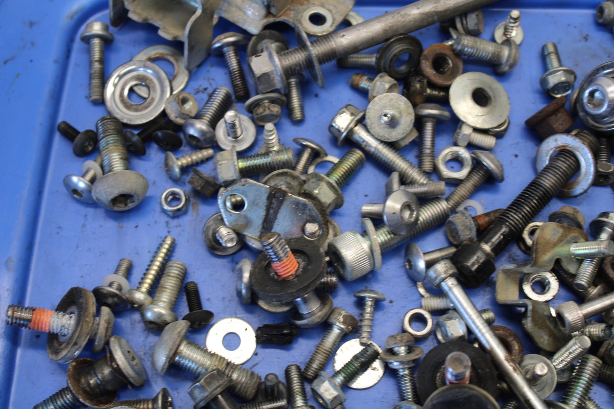 09-15 YAMAHA FZ6R ENGINE MOUNTING BOLTS HARDWARE MOTOR SCREWS BB686