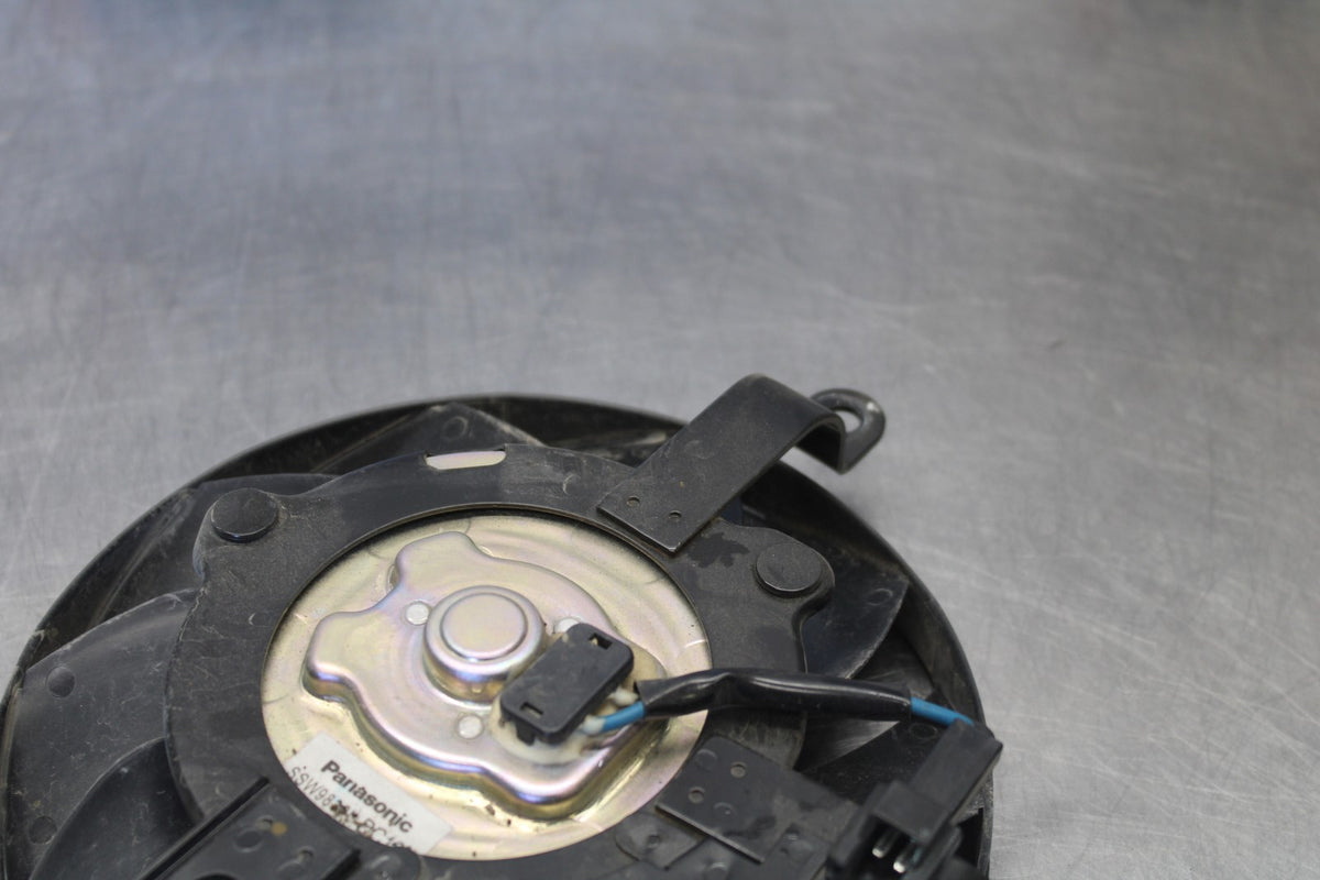18 SUZUKI GSXR750 ENGINE RADIATOR COOLING FAN BB891