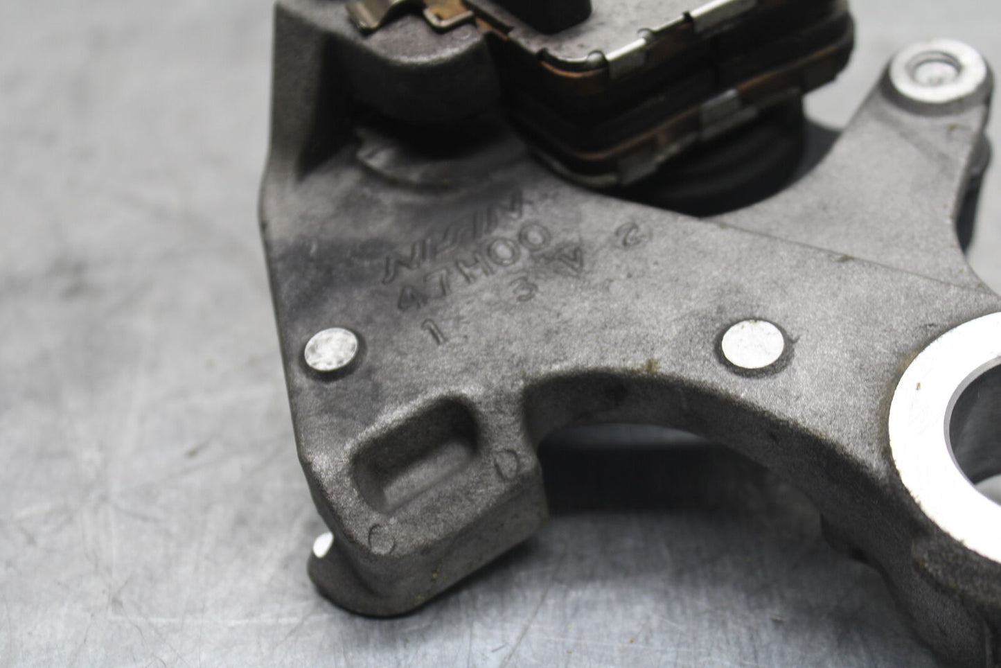 13 SUZUKI GSXR750 REAR BACK BRAKE CALIPER W MOUNT BRACKET BB110