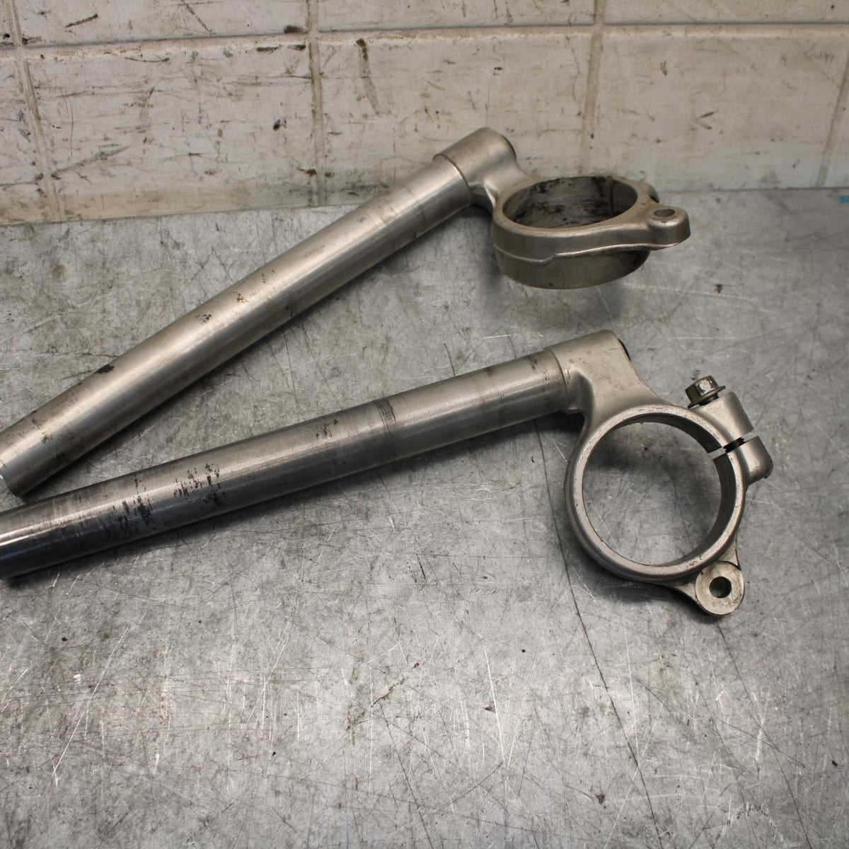 2001 Suzuki GSXR1000 LEFT RIGHT CLIP ON ONS HANDLEBARS PAIR SET 56111-35F02 BB52
