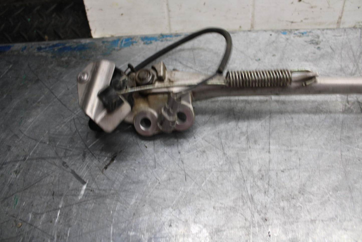 17-21 TRIUMPH STREET TRIPPLE R ABS KICKSTAND SIDE KICK STAND bb452