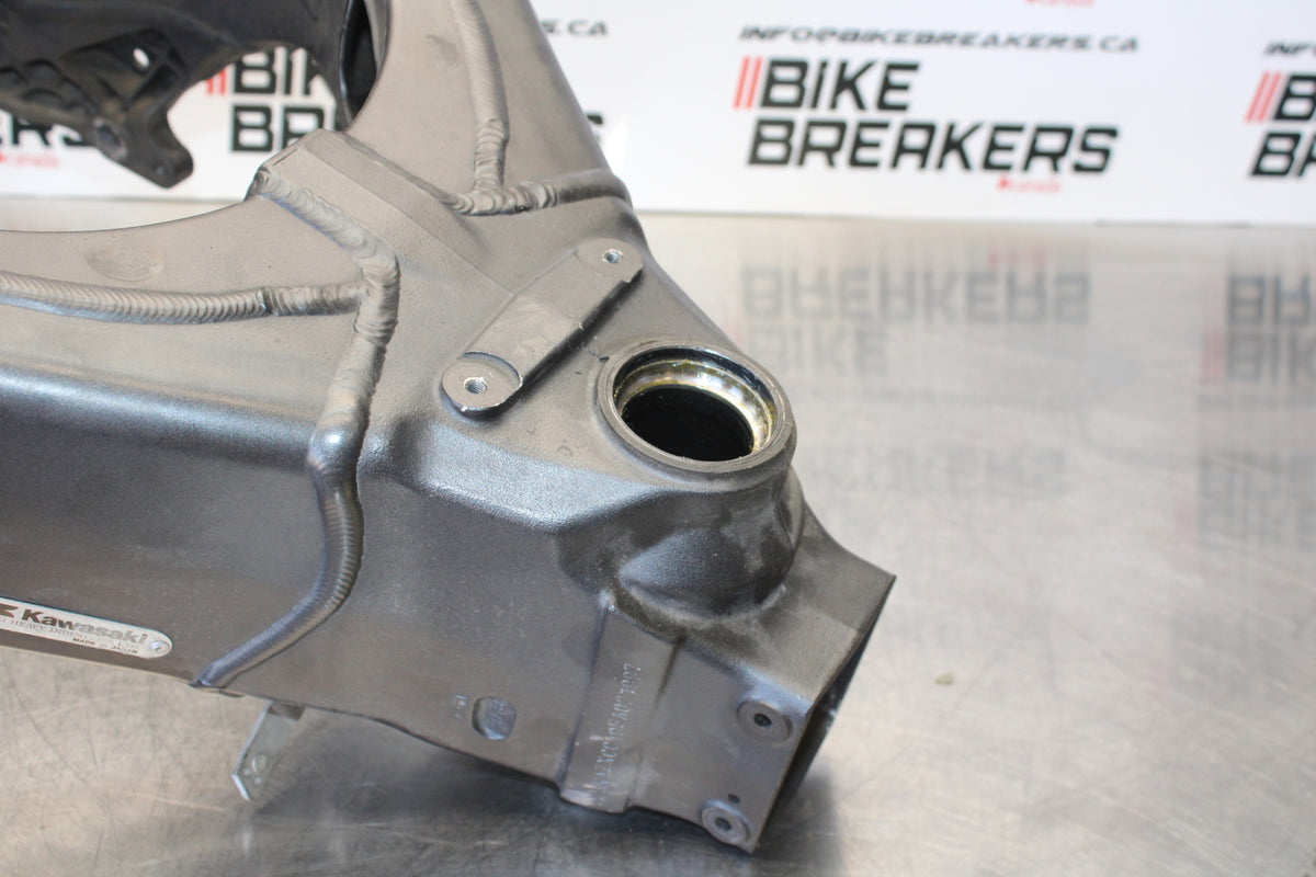 04-05 KAWASAKI NINJA ZX10R FRAME CHASSIS BB163